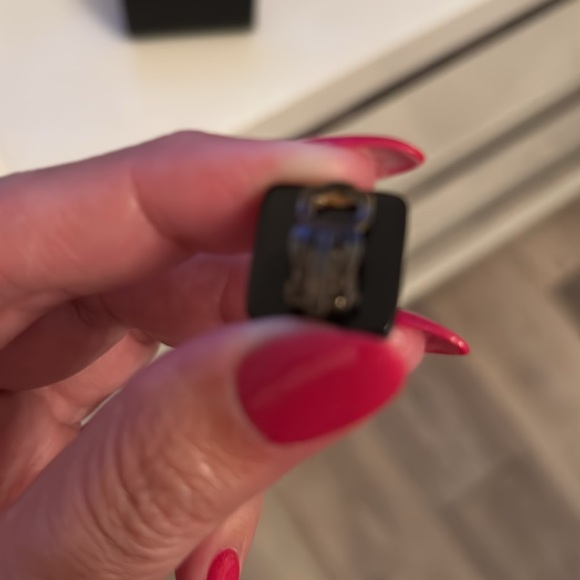 Clip on Chanel square earrings! - Picture 5 of 6